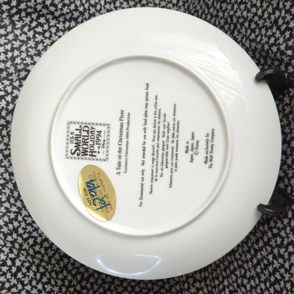 Disney Worlds Commemorative Holiday Plate, It's a Small World Holiday 1994 - Picture 2 of 6